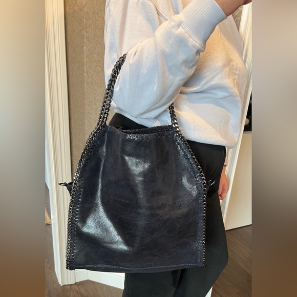 GENUINE LEATHER VERA PELLE HANDBAG, NAVY BLUE WITH METAL CHAIN HANDLES - Picture 16 of 16